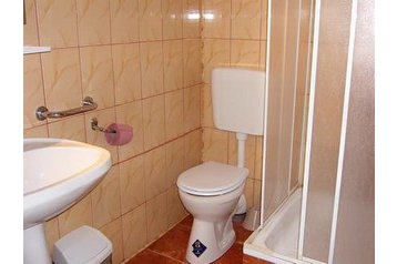 Romunija Privát Arad, Eksterier